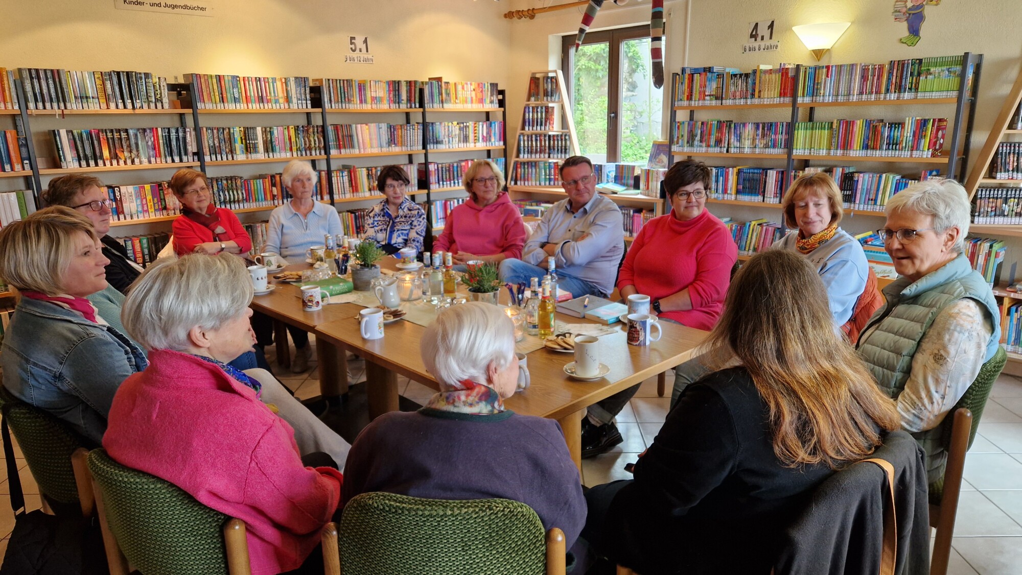 Erstes Lesecafé in der Bücherei Wallmerod am 23.04.2024